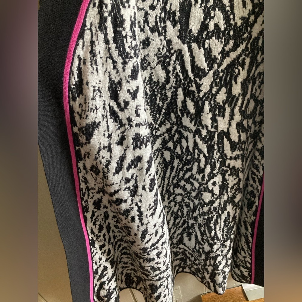 Women's NIC + ZOE Black Animal Print Reversible Cardigan Sweater size PM - Picture 3 of 7